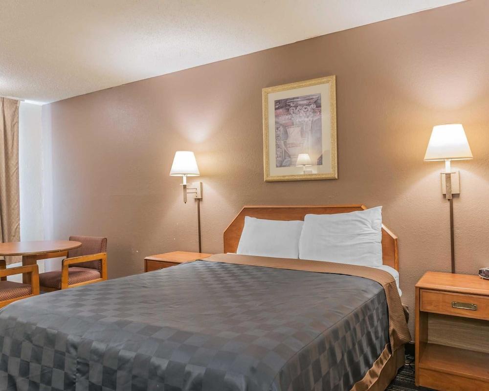 Econo Lodge Cloverdale Exterior photo